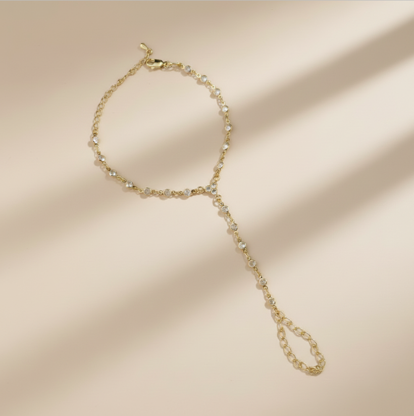 ✨ 18k Gold Filled CZ Bezel Hand Chain — More Stones. More Sparkle. More of Everything.