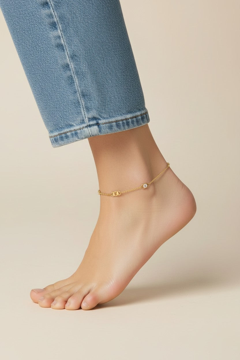 ✨ 18k Gold Filled Rectangular Plate &CZ Anklet — The Same Sleek Architecture. Now at the Ankle.