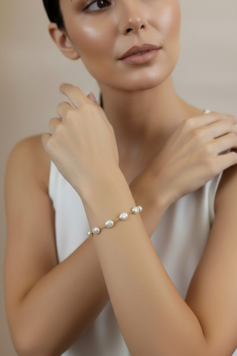Baroque Pearl Bracelet - Timeless Elegance with a Modern Twist