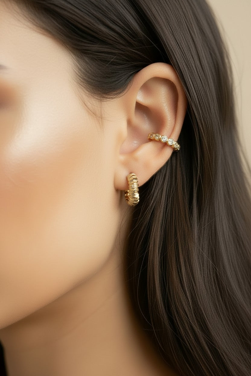✨ 18k Gold Filled CZ Ear Cuff — Clear Brilliance Along the Arc. No Piercing Needed.