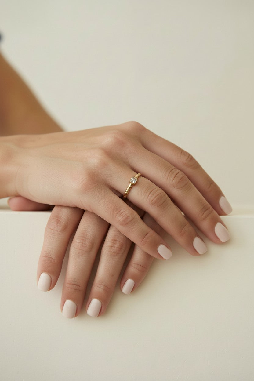 ✨ 18k Gold Filled Twisted Band CZ Solitaire Ring — Rope Texture. One Brilliant Stone. The Detail That Makes It.