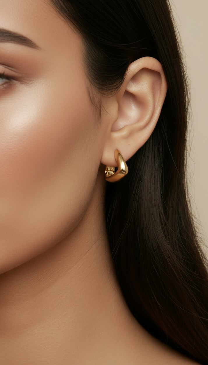 ✨ 18k Gold Filled Triangle Shaped Hoop Earrings — The Circle, Reimagined. Sharp Angles. Bold Confidence.
