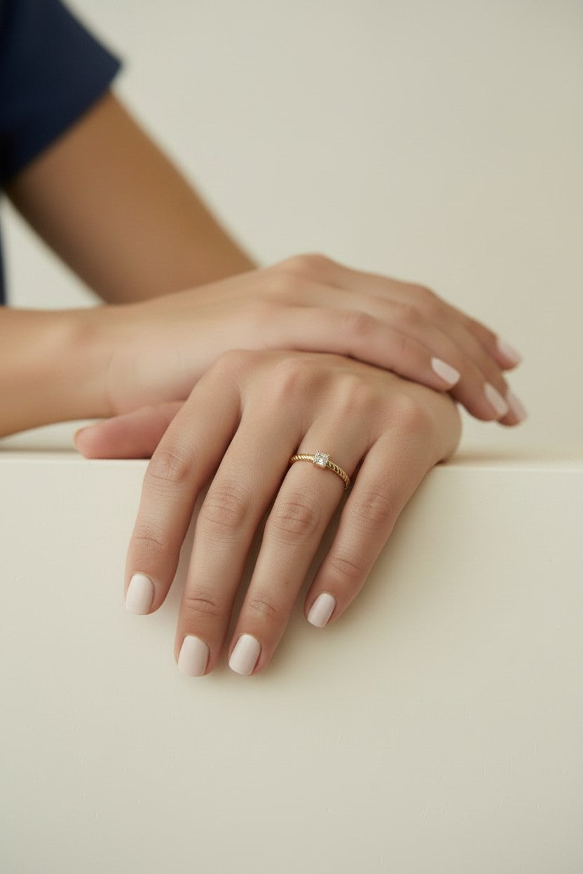 ✨ 18k Gold Filled Twisted Band CZ Solitaire Ring — Rope Texture. One Brilliant Stone. The Detail That Makes It.