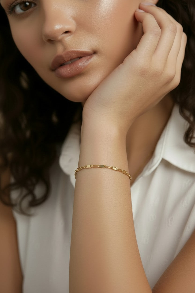 18k Gold Filled Textured Bar Link Bracelet — Architecture at the Wrist. Gold That Earns a Closer Look.