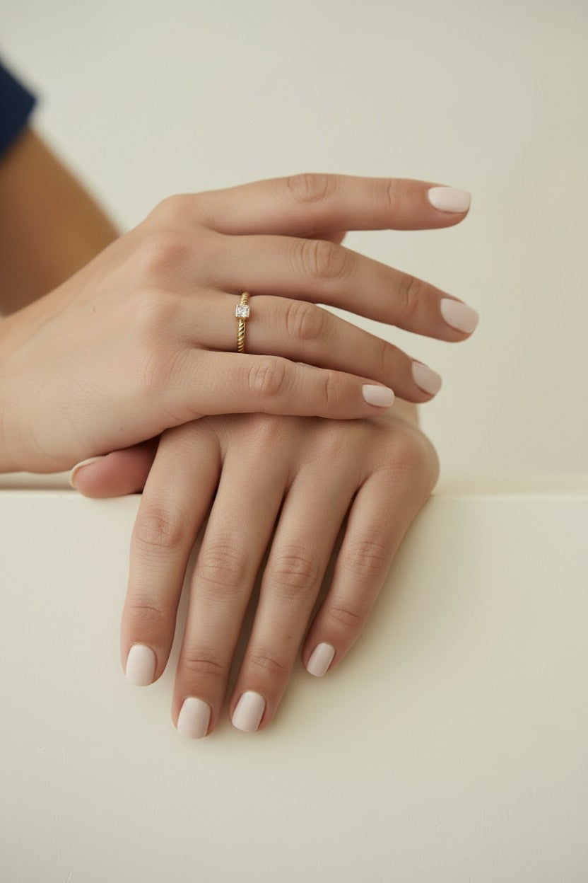 ✨ 18k Gold Filled Twisted Band CZ Solitaire Ring — Rope Texture. One Brilliant Stone. The Detail That Makes It.