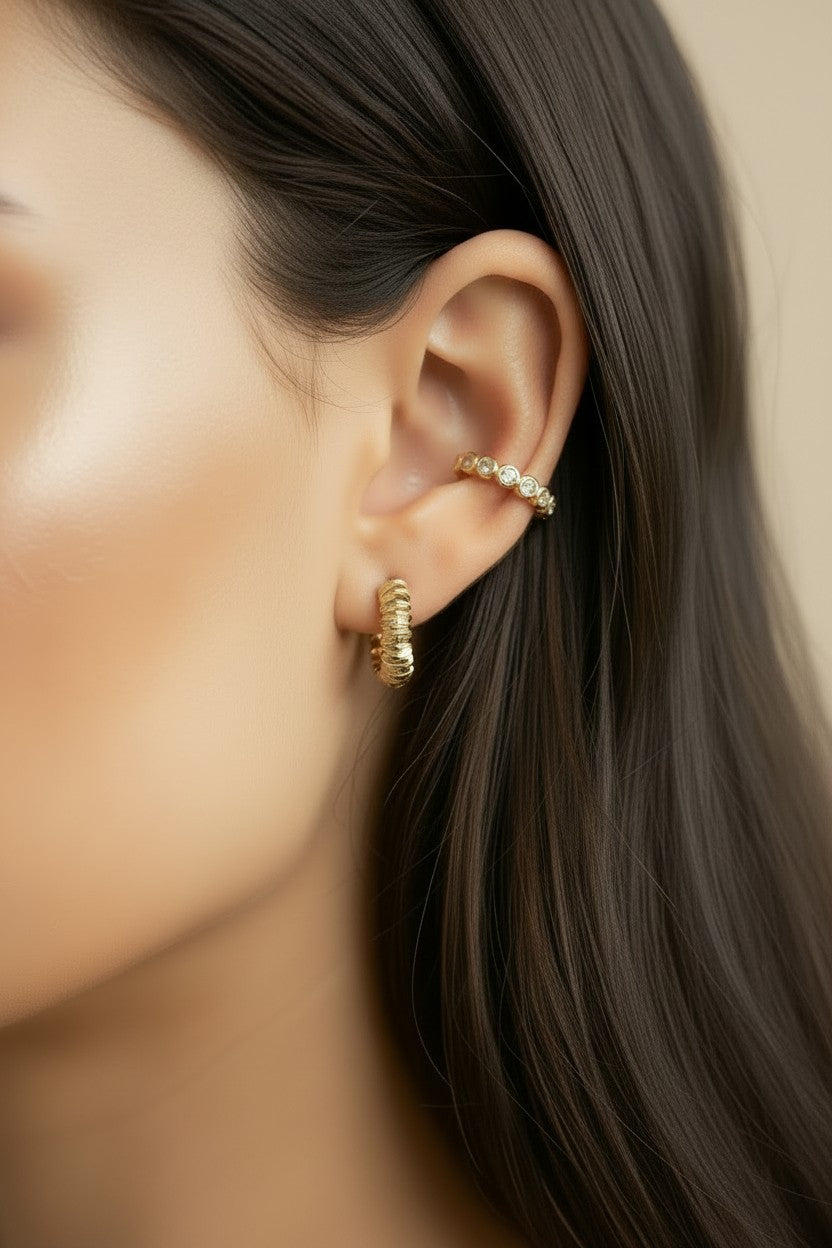 ✨ 18k Gold Filled CZ Ear Cuff — Clear Brilliance Along the Arc. No Piercing Needed.