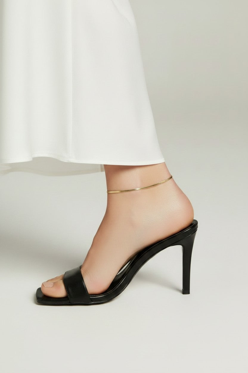 ✨ 18k Gold Filled Herringbone Chain Anklet — Flat. Fluid. Shimmering With Every Step.