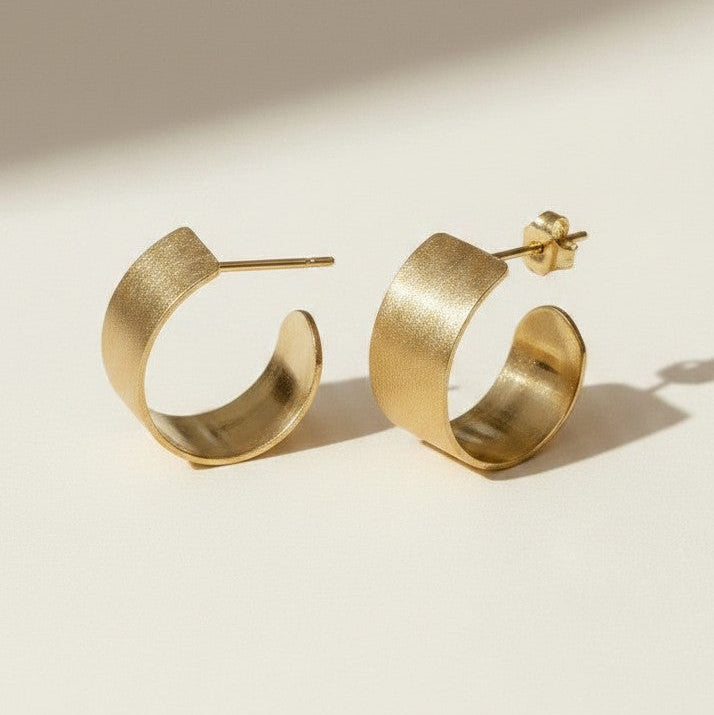 ✨ 18k Gold Filled Brushed Wide C-Hoop Earrings — The Classic Hoop. A Finish That Changes Everything.