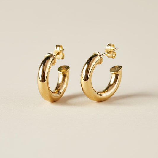 ✨ 18k Gold Filled Smooth Tube C-Hoop Earrings — The Hoop Every Collection Needs. Every Single Day.