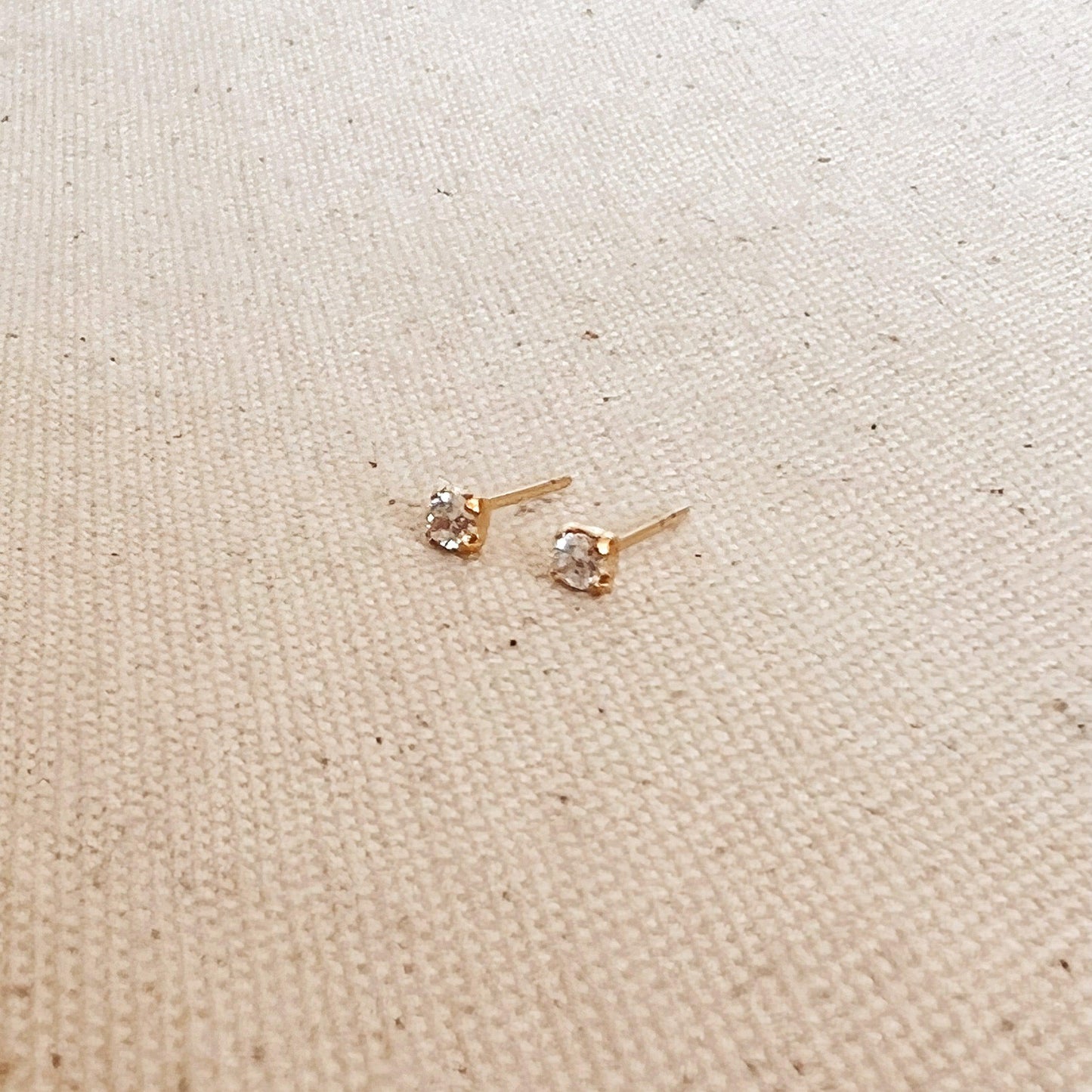 GoldFi 18k Gold Filled 2mm Cubic Zircônia Stud