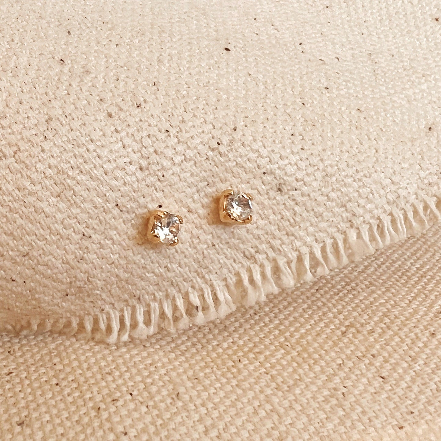 GoldFi 18k Gold Filled 2mm Cubic Zircônia Stud