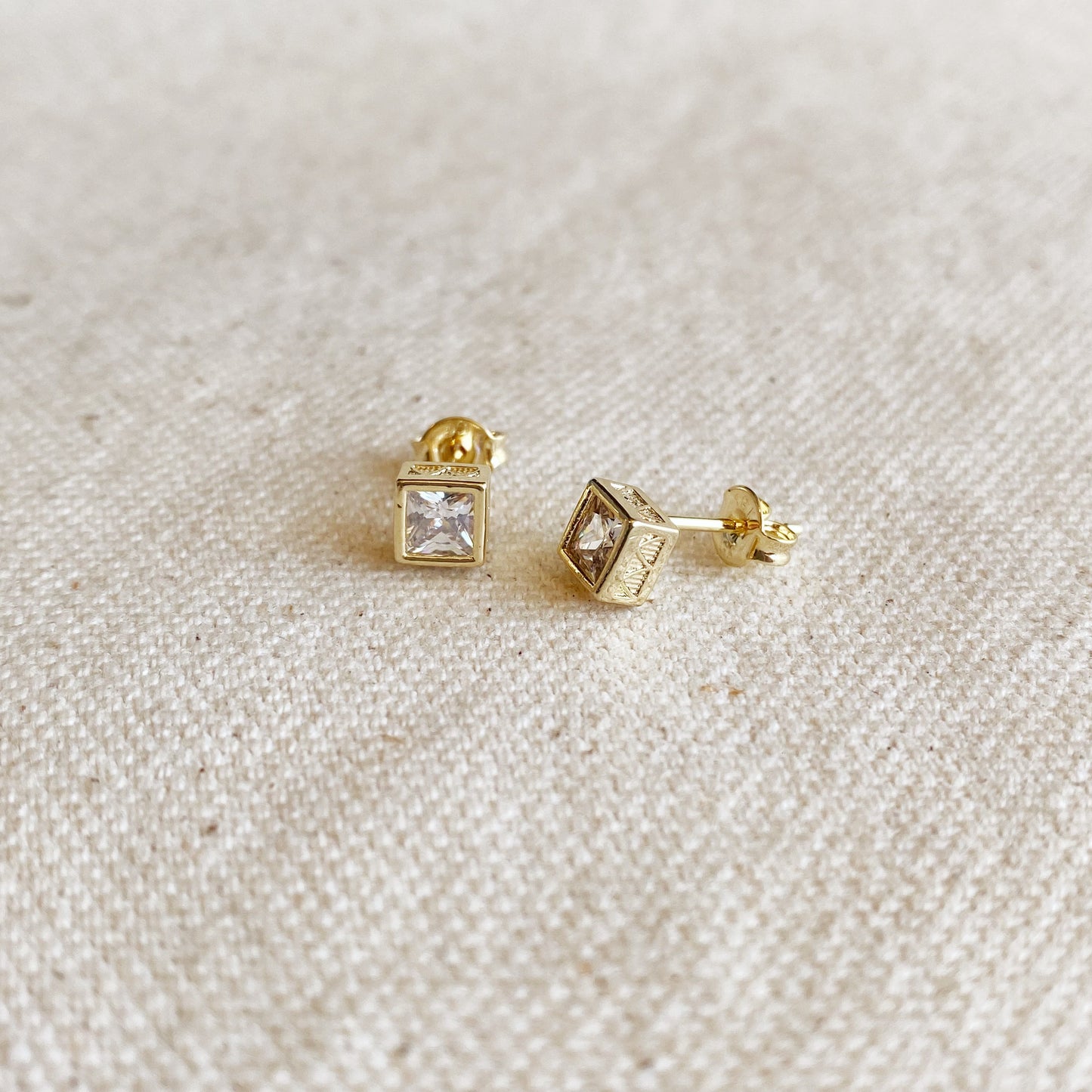 18k Gold Filled Squared Stud Earring With Detailed Bezel