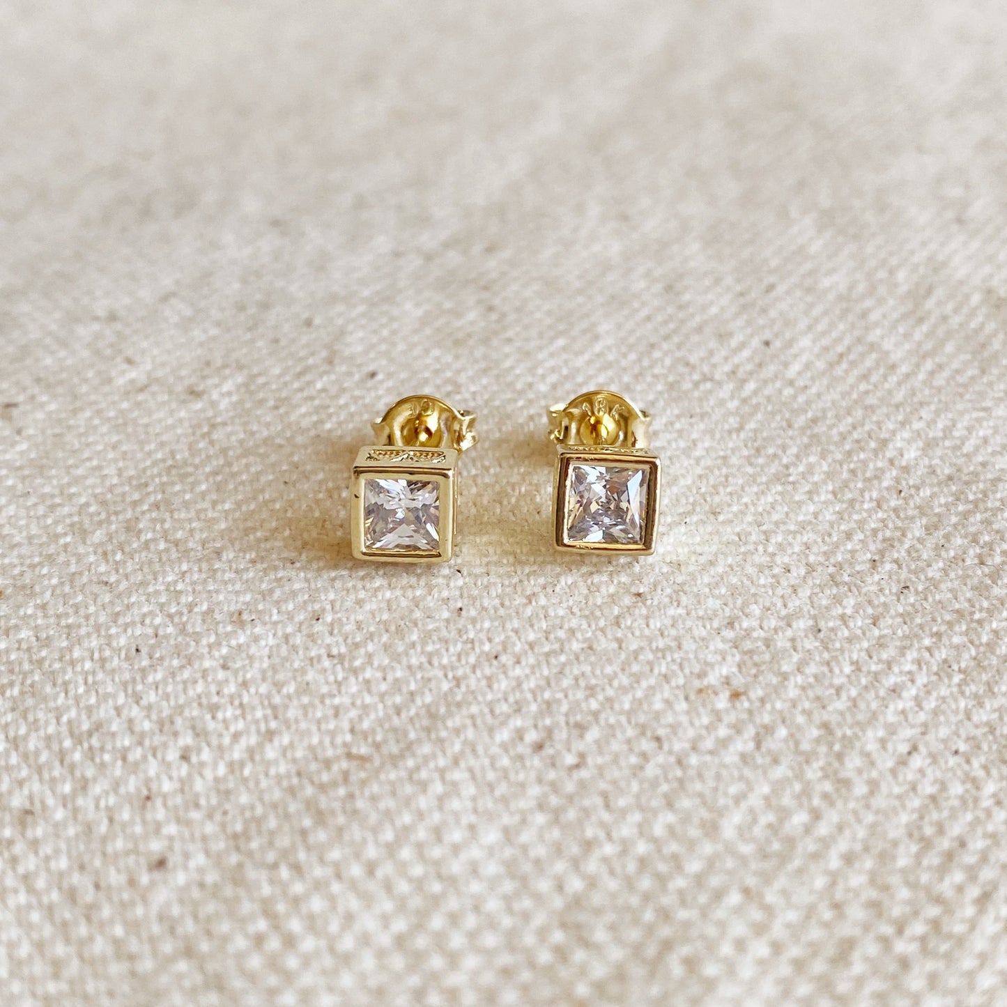 18k Gold Filled Squared Stud Earring With Detailed Bezel