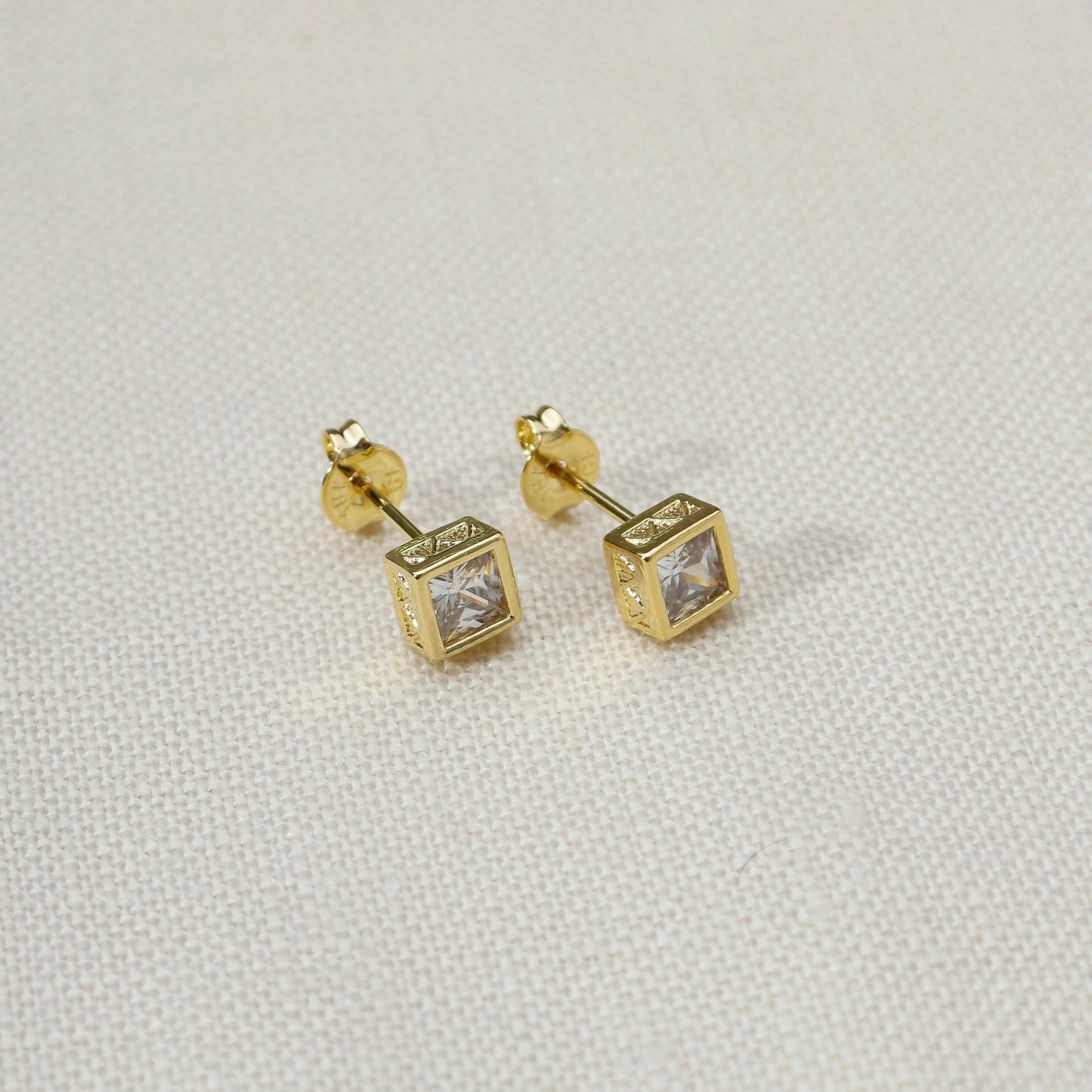 18k Gold Filled Squared Stud Earring With Detailed Bezel