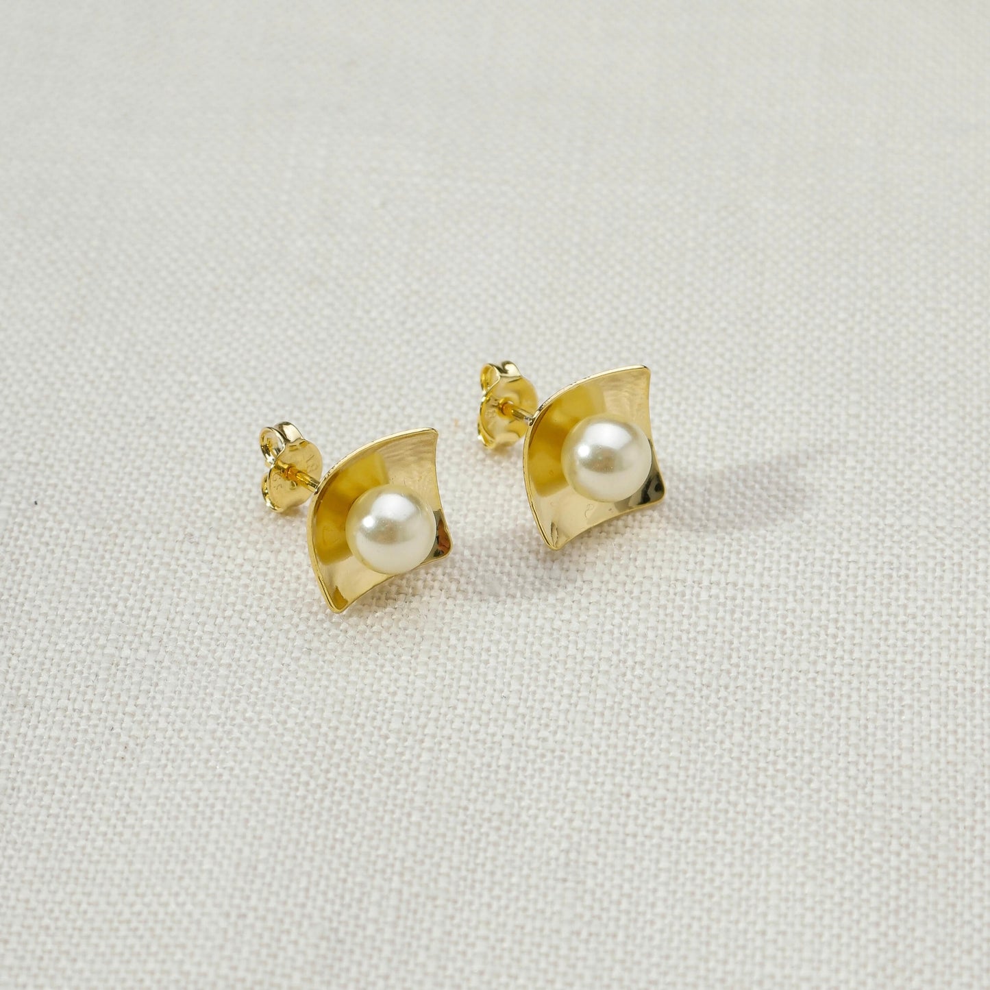 18k Gold Filled Pearl Stud Earrings In A Square Plate