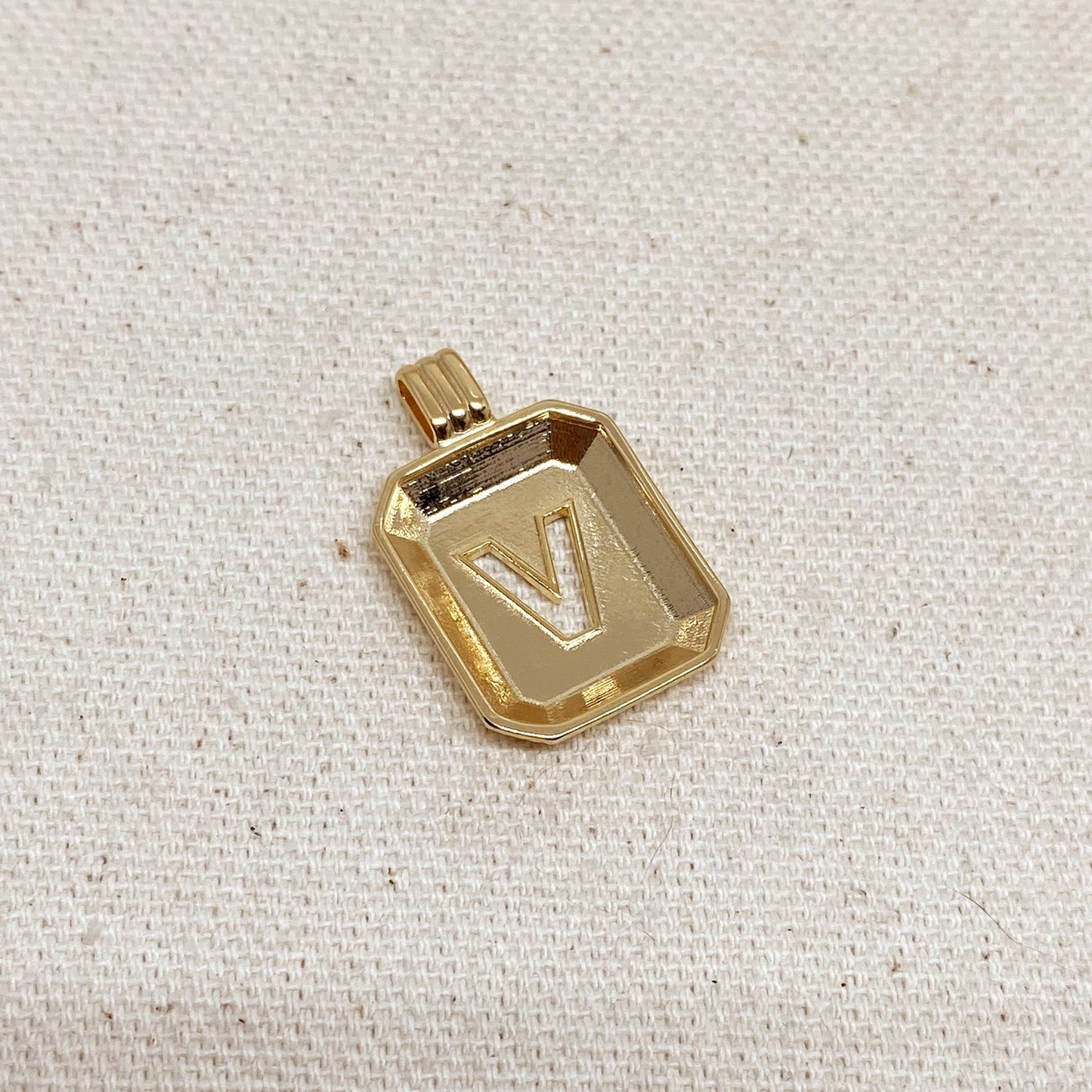 GoldFi 18k Gold Filled Initial Plate Pendant Letter V